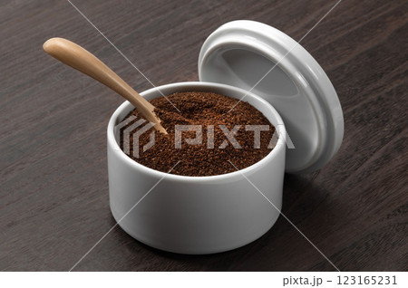 ドリップ用に挽いたコーヒー豆 123165231