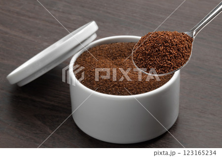 ドリップ用に挽いたコーヒー豆 ドリップ用に挽いたコーヒー豆 123165234