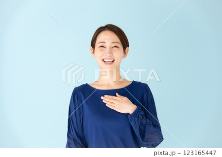 女性　カジュアル　ポートレート　お任せ 123165447