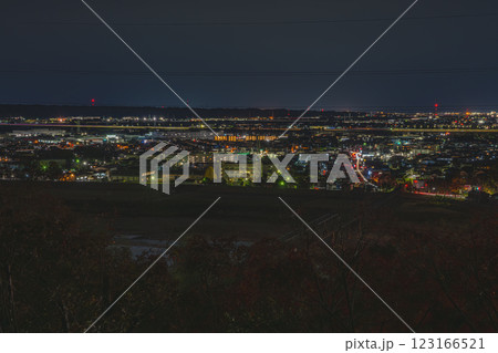浜松市の鳥羽山公園展望台から見た夜景と街並み(静岡県) 123166521