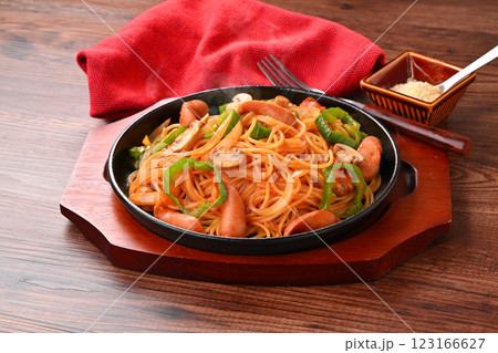 注)湯気は合成です。トマトケチャップの味が旨い洋食屋のナポリタン。 注)湯気は合成です。トマトケチャップの味が旨い洋食屋のナポリタン。 123166627