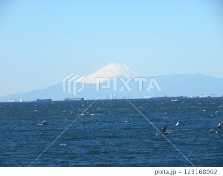 稲毛浜 海を隔てて 富士の山 稲毛浜 海を隔てて 富士の山 123168002