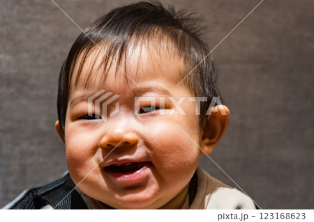生後9ヶ月の日本人の女の子 123168623