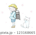 ランドセルを背負った子供と猫と桜 123168665