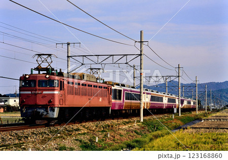 2006年　東海道本線を走るEF8145お座敷列車わくわく団らん 123168860