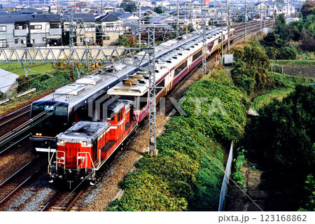 2006年　東海道本線を走るDD511183お座敷列車わくわく団らん 123168862