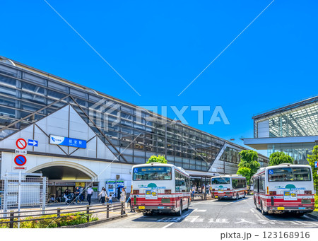 東京都世田谷区の都市風景 経堂駅 東京都世田谷区の都市風景 経堂駅 123168916