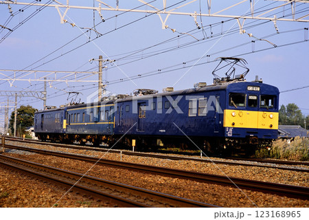 2006年　東海道線を走るクモヤ145サンドイッチマヤ検 123168965