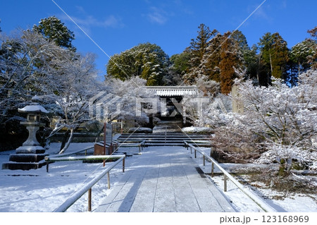 雪の粟生光明寺 雪の粟生光明寺 123168969
