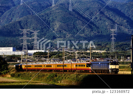 2006年　東海道本線を走るEF6442お座敷列車浪漫 123168972