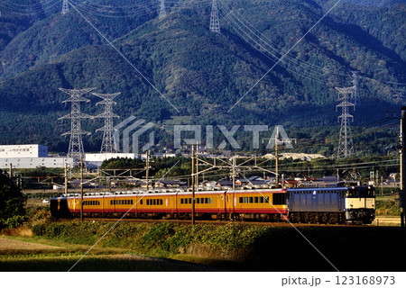 2006年　東海道本線を走るEF6442お座敷列車浪漫 123168973