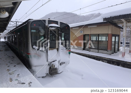 大雪の磐越西線 123169044