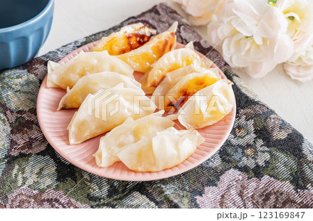 餃子の皮アップルパイ 123169847