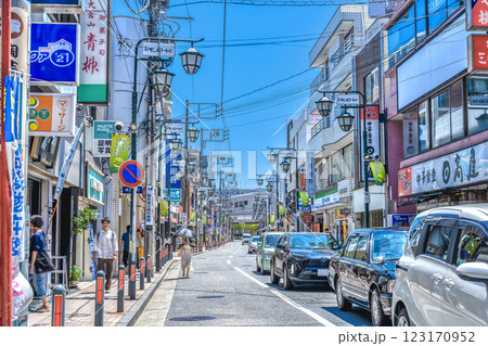 横浜市の都市風景　大倉山駅 123170952