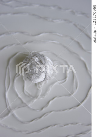 the spiral pattern of the white thread with ball the spiral pattern of the white thread with ball 123170969