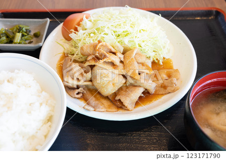 美味しい豚肉生姜焼き定食 美味しい豚肉生姜焼き定食 123171790