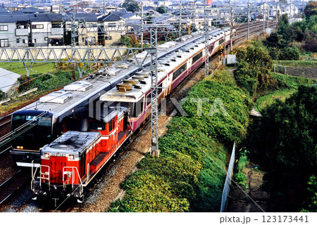 2006年　東海道線を走るDD511183お座敷列車わくわく団らん 123173441