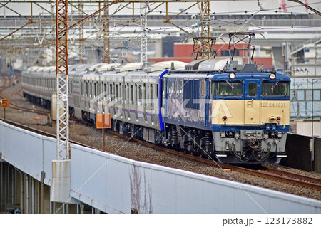 武蔵野線　西浦和－北朝霞　JR東日本　EF64-1031＋E235系1000番台　F-47編成 123173882
