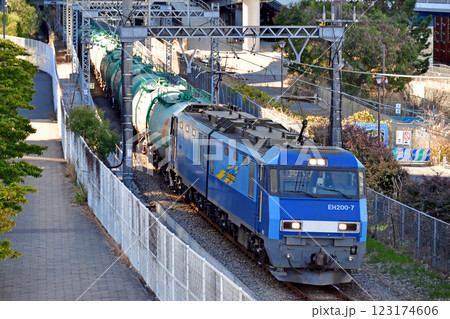 東海道本線　貨物支線　桜木町－東高島　JR貨物　EH200-7（高崎） 123174606