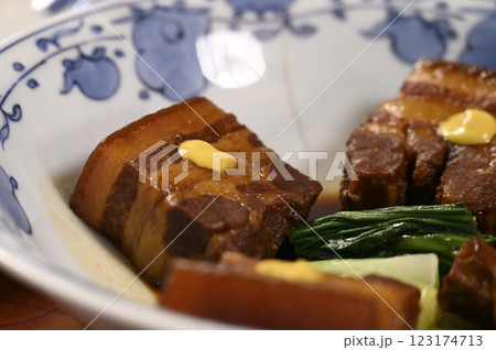 よく煮込まれた豚の角煮 123174713
