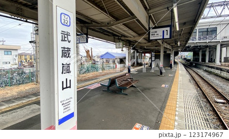 東武東上線武蔵嵐山駅ホームの風景 東武東上線武蔵嵐山駅ホームの風景 123174967