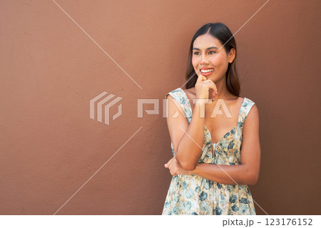Portrait of a young woman smiling Portrait of a young woman smiling 123176152