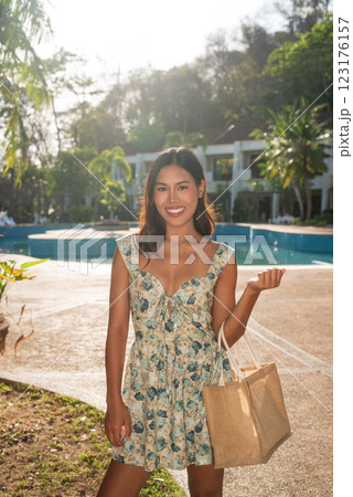 Woman holding eco friendly reusable organic bag outdoors 123176157