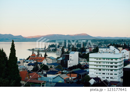 Buildings on the shore, against the backdrop of the lake and mountains 123177641