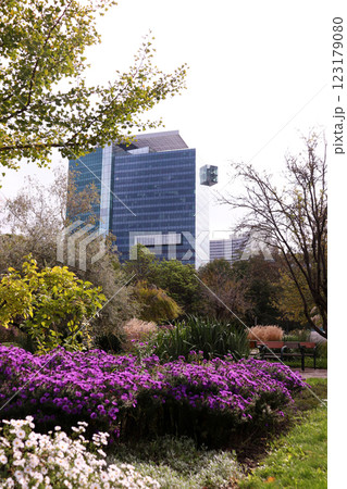 View of Vienna from the Donaupark - vertical orientation 123179080