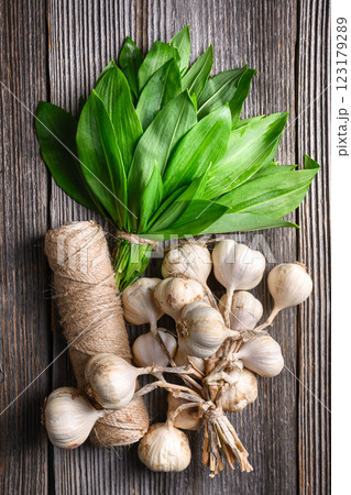 Rustic wooden table with a bunch of fresh bear’s garlic Rustic wooden table with a bunch of fresh bear’s garlic 123179289