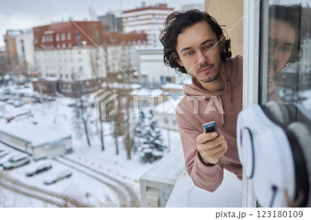 Introducing an Innovative Window Cleaning Gadget Designed Specifically for Urban Living Spaces 123180109