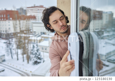 Introducing an Innovative Window Cleaning Gadget Designed Specifically for Urban Living Spaces 123180130
