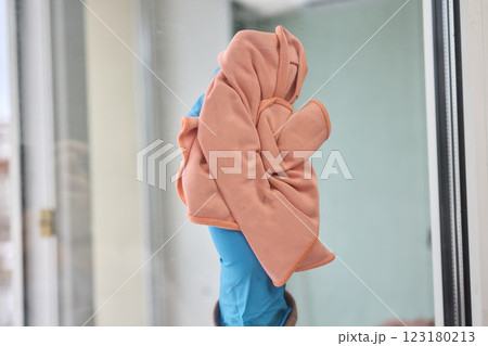 Utilizing a Cloth to Clean the Window for Achieving a Pristine and Sparkling Shine Effect Utilizing a Cloth to Clean the Window for Achieving a Pristine and Sparkling Shine Effect 123180213