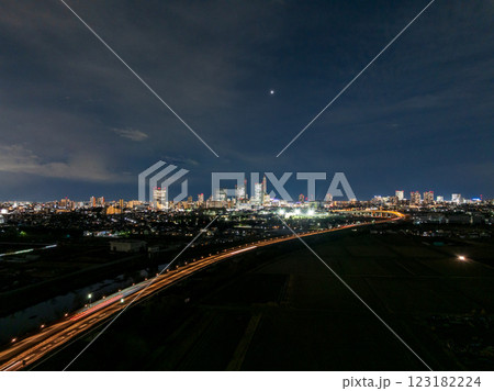 空撮「埼玉県」さいたま新都心の夜景　さいたま市 123182224