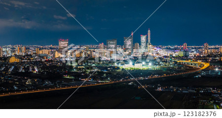 空撮「埼玉県」さいたま新都心の夜景　さいたま市 123182376