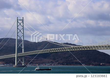 明石海峡大橋（兵庫県 神戸市 五色塚古墳より） 123183661