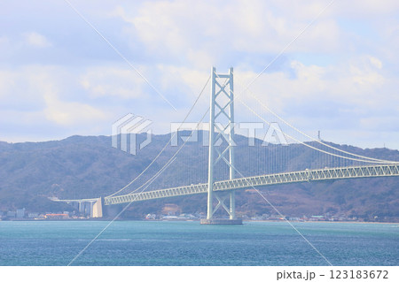 明石海峡大橋(兵庫県 神戸市 五色塚古墳より) 明石海峡大橋(兵庫県 神戸市 五色塚古墳より) 123183672