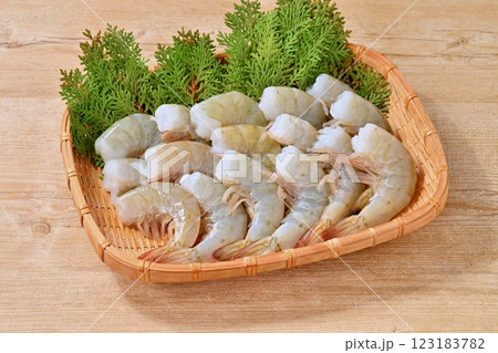 食材としての海老、バナメイエビ、バナメイえび、未加熱未調理。 食材としての海老、バナメイエビ、バナメイえび、未加熱未調理。 123183782