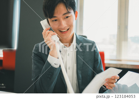 電話営業 電話営業 123184053