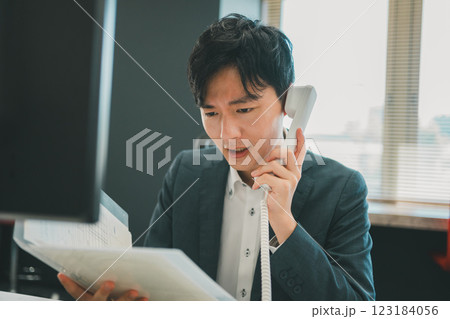 電話営業 電話営業 123184056