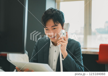 電話営業 電話営業 123184060