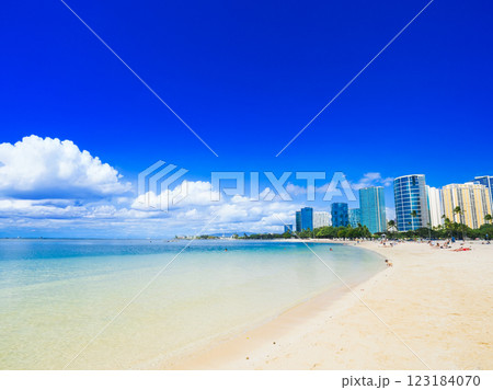 ハワイイメージ　アラモアナビーチ 123184070