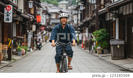 自転車に乗る男性 123185504