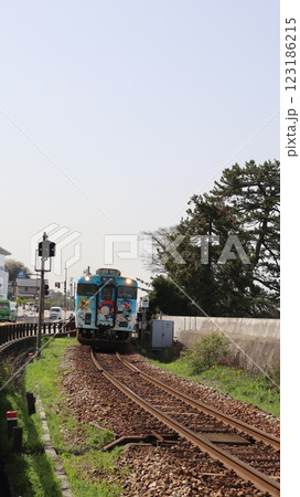 氷見線のラッピング列車 123186215