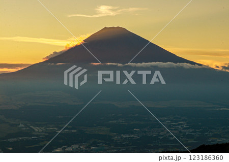 夕方富士山 夕方富士山 123186360