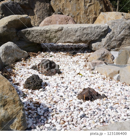 外構工事　エクステリア　ガーデニング　庭石　素材　背景 123186400