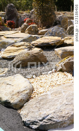 外構工事　エクステリア　ガーデニング　庭石　素材　背景 123186408
