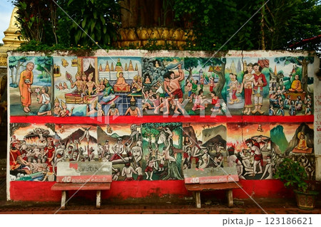お寺の壁画 123186621