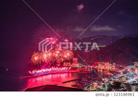 【静岡県】熱海100万ドルの夜景と海上花火大会 【静岡県】熱海100万ドルの夜景と海上花火大会 123186961