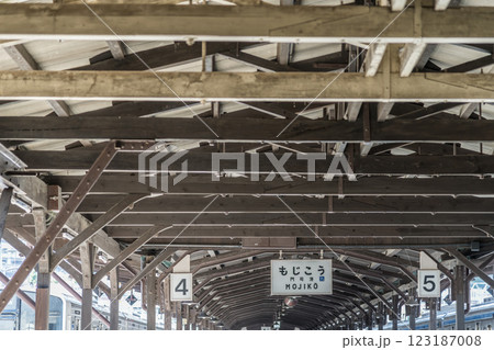 【北九州門司港レトロ 門司港駅ホーム】 【北九州門司港レトロ 門司港駅ホーム】 123187008